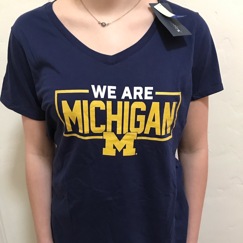 BNWT Michigan V-Neck T-Shirt